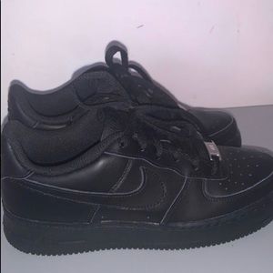 black air force 1’s